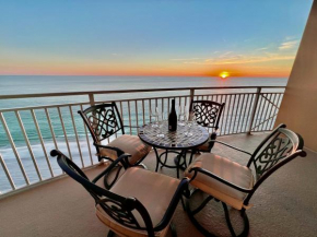 Aqua Beach Resort! Beachfront Condo! 2BD Plus Bunks! Walk to Pier Park!